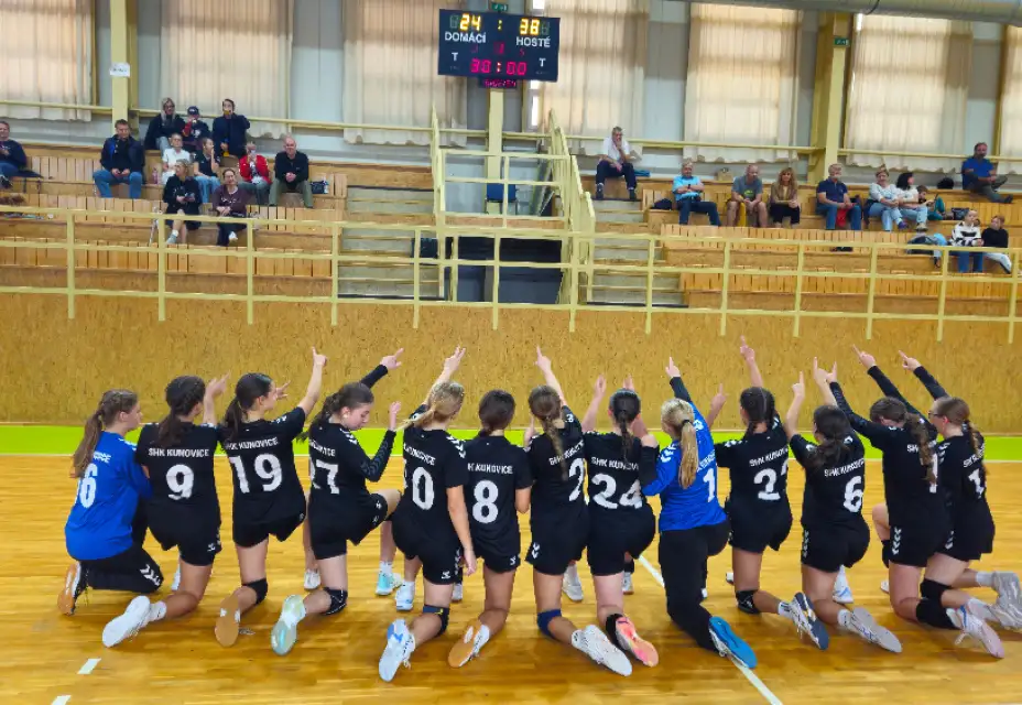 Ženy na začátku sezony hledají tempo, které naopak nechybí dorostenkám ani mladším žačkám!