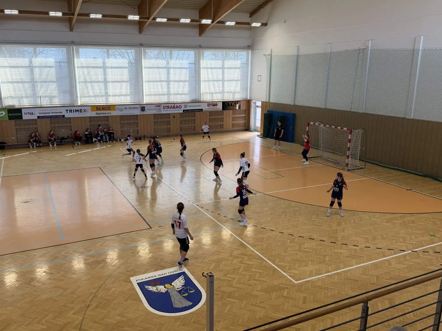 Mladší žačky na úvod jara za 3 body, dorostenky vezou první vítězství a ženy ani napotřetí doma nevyhrály!