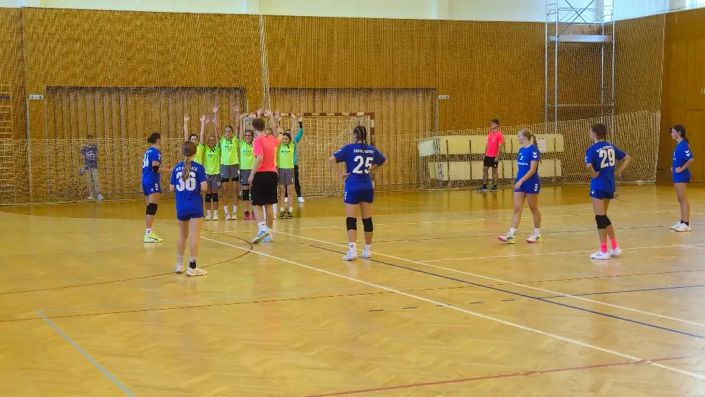 Mladší žačky začaly drtivou výhrou! Starší ani napodruhé neuspěly.